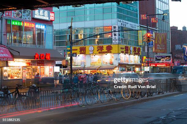 flushing, queens, ny. - flushing queens stockfoto's en -beelden