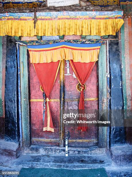 buddhist monastery door upper mustang nepal - lo manthang stock pictures, royalty-free photos & images