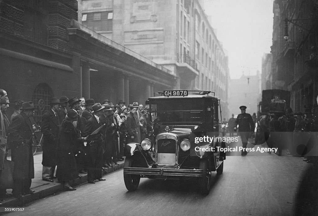 Alma Rattenberry Alma Rattenbury leaves the Old Bailey in a taxi after her trial for ...