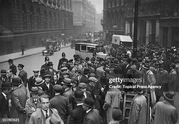 Clark Rattenbury Police restrain crowds outside the Old Bailey at the end of the trial ...