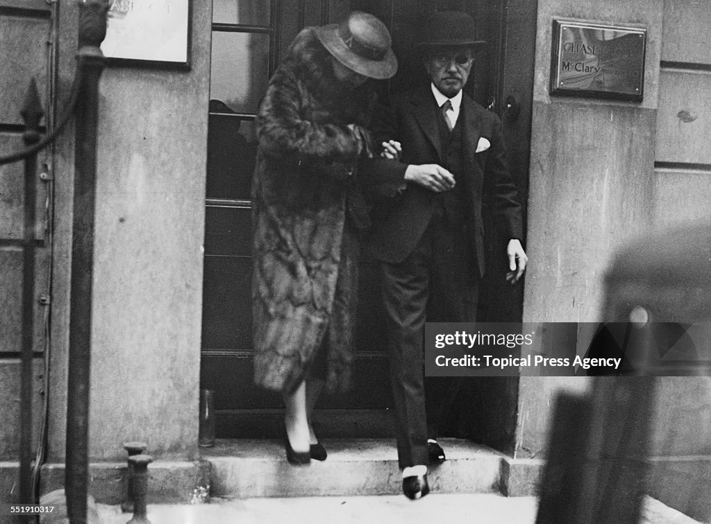 Alma Rattenberry Pianist and songwriter Alma Rattenbury leaving a West End flat with ...