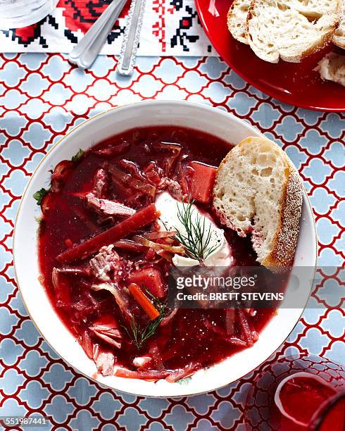 still life of ukrainian borscht with bread - borscht stockfoto's en -beelden