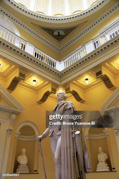 washington statue in virginia state capitol - george washington state stockfoto's en -beelden