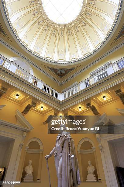 washington statue in virginia state capitol - george washington state stockfoto's en -beelden