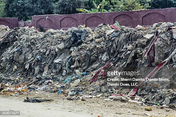 trash pile in cairo, egypt - damlo does stock pictures, royalty-free photos & images