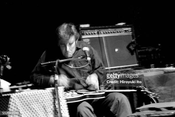 Fred Frith performing at the Knitting Factory in September, 1992.