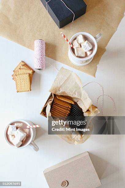 a jar of homemade marshmallows and sweet biscuits. - candy wrapper stockfoto's en -beelden