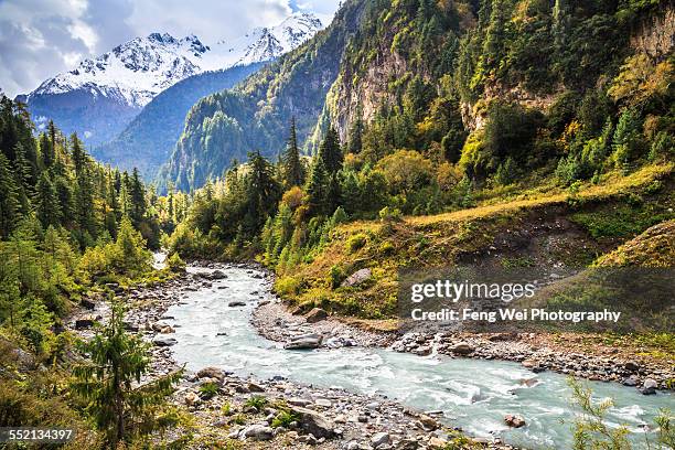 marshyangdi river, annapurna circuit, nepal - nepal mountain stock pictures, royalty-free photos & images