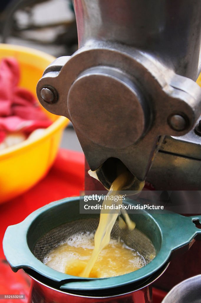 Juicer discharging lime juice in container