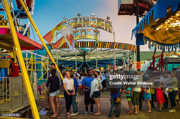 Queue Park 429 Theme Park Queue Stock Photos, High-Res Pictures, and Images ...