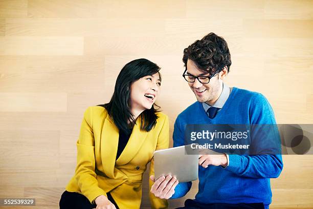 business people laughing - yellow coat 個照片及圖片檔