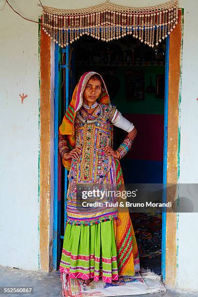 india, gujarat, kutch, ludia village - 民族衣装 ストックフォトと画像