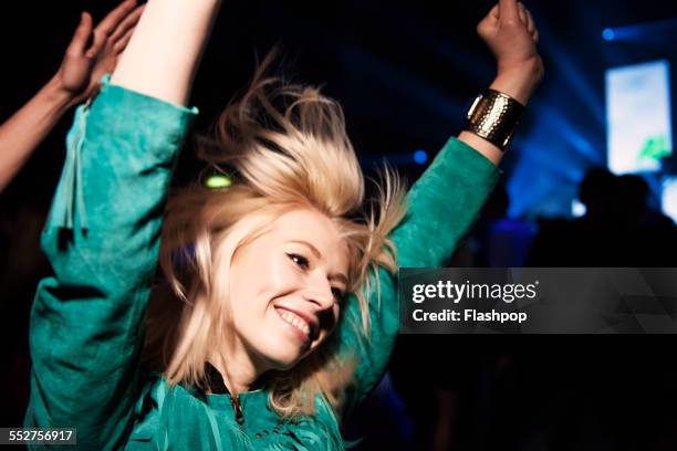 portrait of woman having fun at music event - celebratory event photos et images de collection