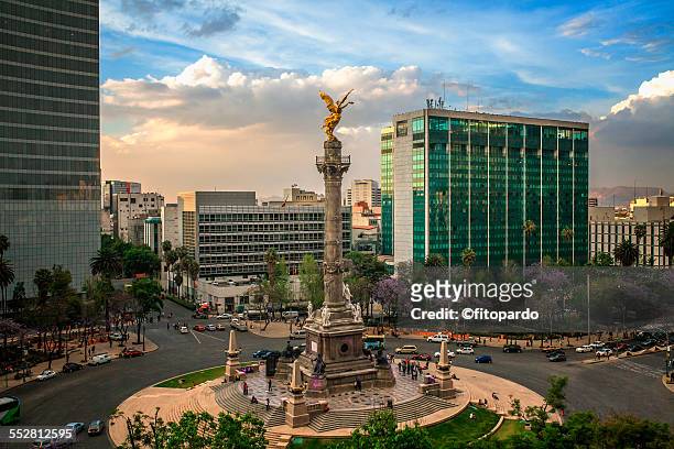 el angel de independencia, mexican landmark - mexico city stockfoto's en -beelden