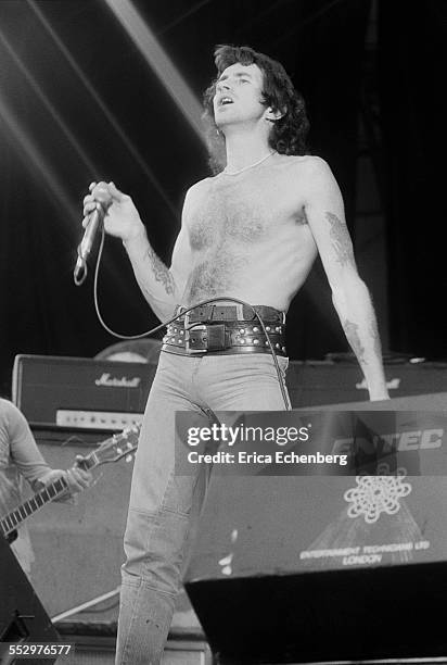 Bon Scott of AC/DC performs on stage, Reading Festival, Reading, United Kingdom, 29th August 1976.