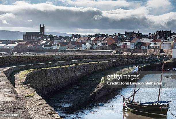 cromwell harbour, dunbar, scotland - east lothian stock pictures, royalty-free photos & images