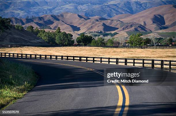 country road - サンタイネス ストックフォトと画像