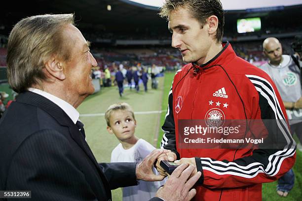 President Gerhard Mayer-Vorfelder and Miroslav Klose during an event of the DFB Campaign 'Fair Ist Mehr' on September 07, 2005 in Bremen, Germany.