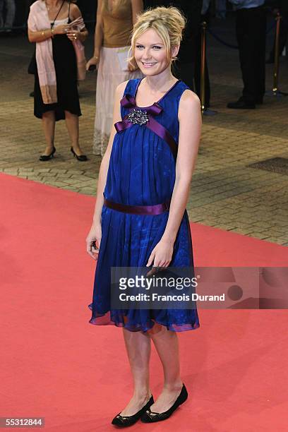 Actress Kirsten Dunst arrives at the premiere for "Elizabethtown" at the 31st Deauville Festival Of American Film on September 7, 2005 in Deauville,...