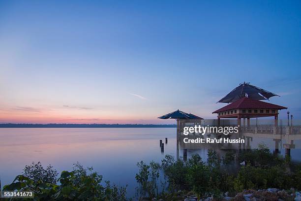 sunrise at laguna park, pulau indah, klang, selang - estado de selangor fotografías e imágenes de stock