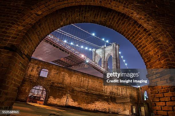 brooklyn bridge - dumbo new york fotografías e imágenes de stock