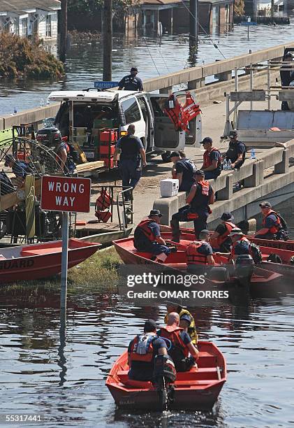 New Orleans, UNITED STATES: Police and others rescue workers continue patrolling with boats the flooded streets of New Orleans, Lousiana, looking for...