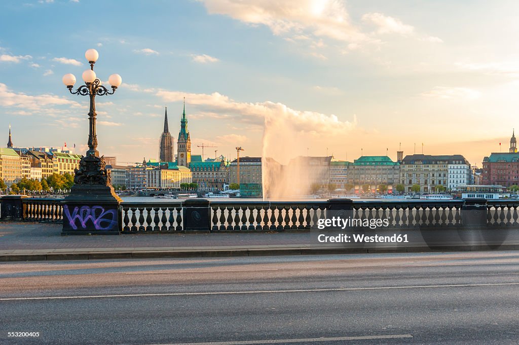 Germany, Hamburg, Inner Alster Lake, view from the Lombard bridge in evening light