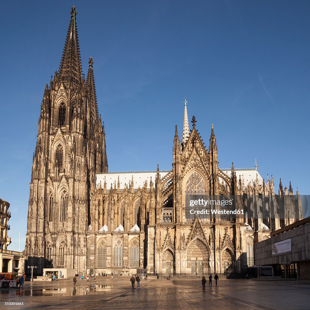 Germany, Cologne, Cologne Cathedral in sunlight