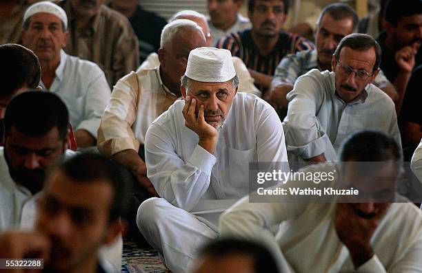 Muslims In Iraq New Friday Mosque Photos and Premium High Res Pictures - Getty Images