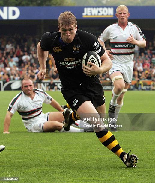 Tom Rees, the Wasps flank forward powers through to score his second try during the Guinness Premiership match between London Wasps and Leicester...