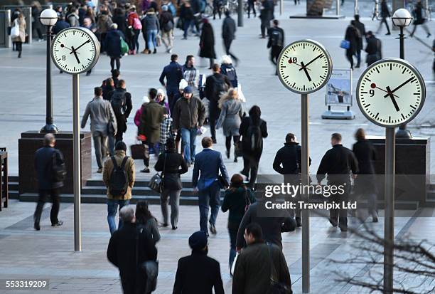 city commuters, financial district, london - rush hour stock pictures, royalty-free photos & images