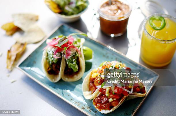 mexican street tacos - mexican food stockfoto's en -beelden