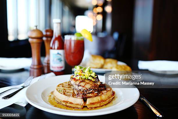 chicken and waffles - american diner stock pictures, royalty-free photos & images