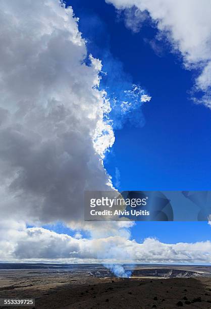vertical panorama of halemaumau plume in hawaii - cratera de halemaumau - fotografias e filmes do acervo