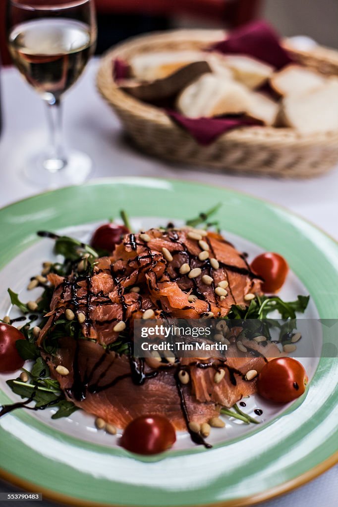 Salmon salad with white wine