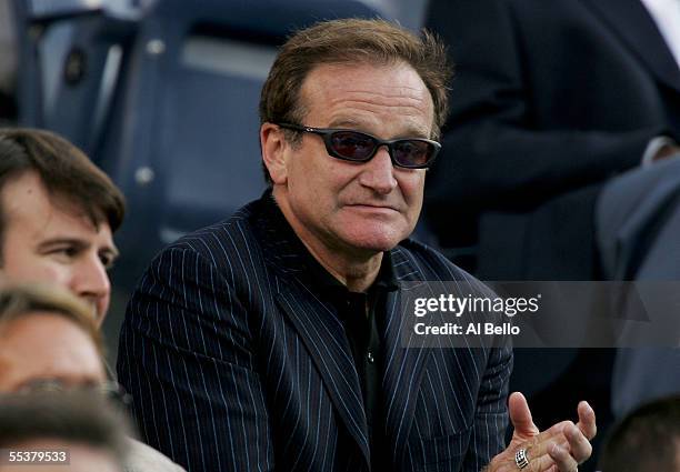 Actor Robin Williams cheers during the men's final between Andre Agassi and Roger Federer of Switzerland at the US Open at the USTA National Tennis...