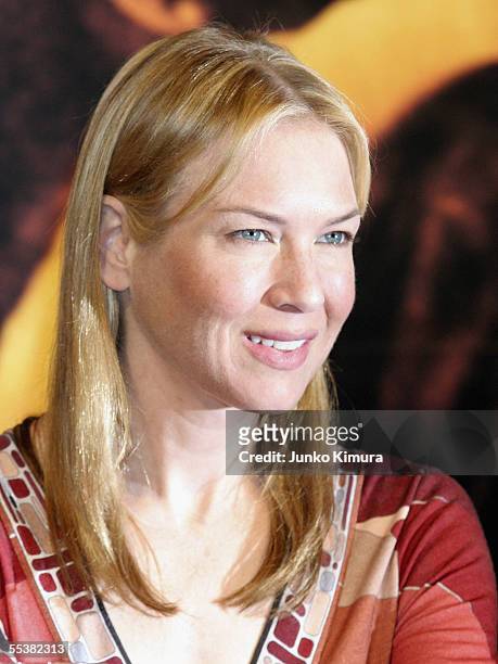 Actress Renee Zellweger attends a press conference promoting the film "Cinderella Man" on September 12, 2005 in Tokyo, Japan. The film will open on...