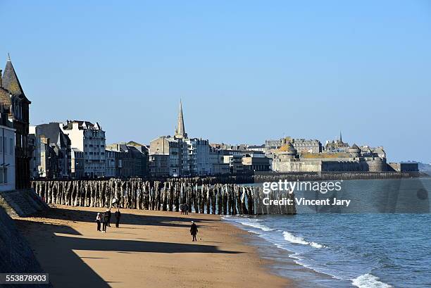 saint malo - gerillt stock-fotos und bilder