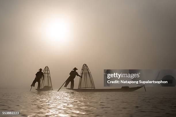 intha fishermen livelihood - association of southeast asian nations photos et images de collection