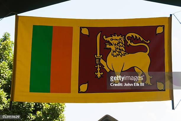 sri lankan flag - sri lanka flag stock-fotos und bilder