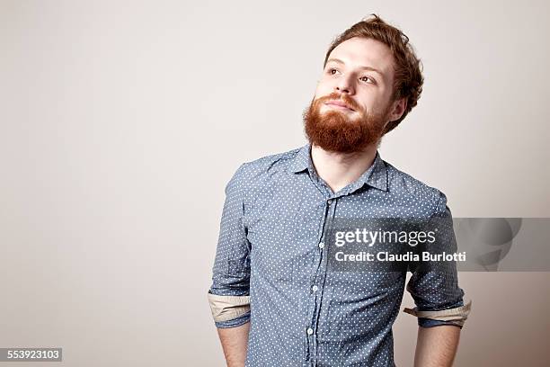 smiling guy - portrait grey background confidence foto e immagini stock