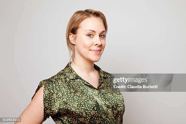 young woman smiling - floral pattern shirt stock-fotos und bilder