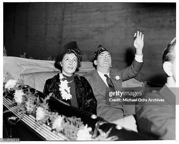 Actor Pat O'Brien and wife Eloise Taylor wave to the crowd in Los Angeles, California.