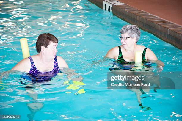 senior women in pool - gananoque stock-fotos und bilder