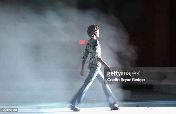Spring 2005 Backstage Photos and Premium High Res Pictures - Getty Images