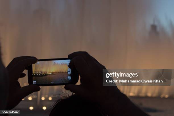 the dubai fountain - dubai fountain stock pictures, royalty-free photos & images