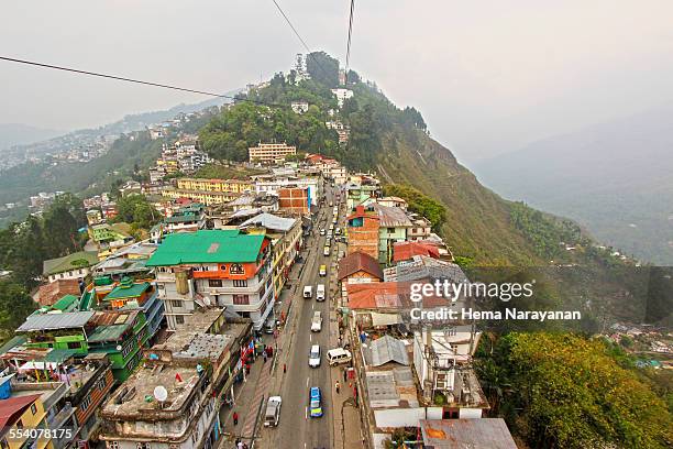 birds eye view of gangtok - hema narayanan fotografías e imágenes de stock