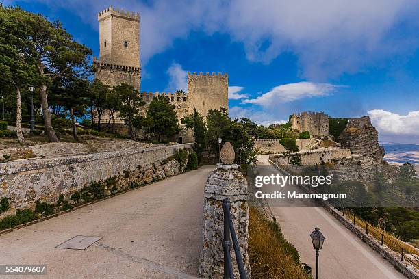 view of the castello (castle) di pepoli e venere - erice imagens e fotografias de stock