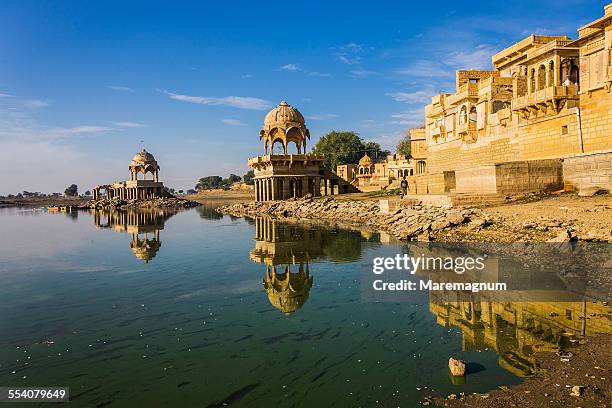 view of gadi sagar lake - jaisalmer foto e immagini stock