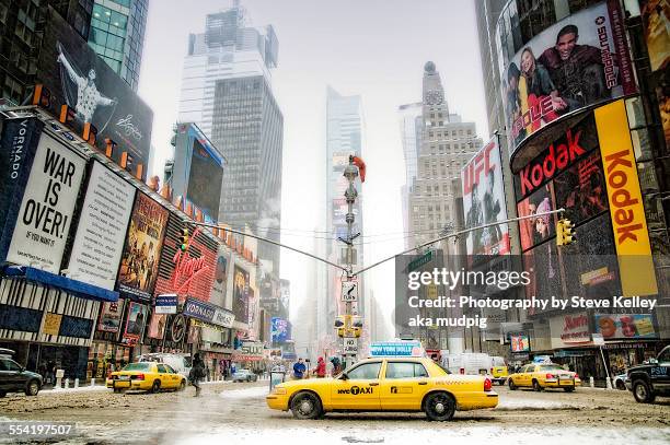 3 yellow cabs - yellow taxi stock pictures, royalty-free photos & images